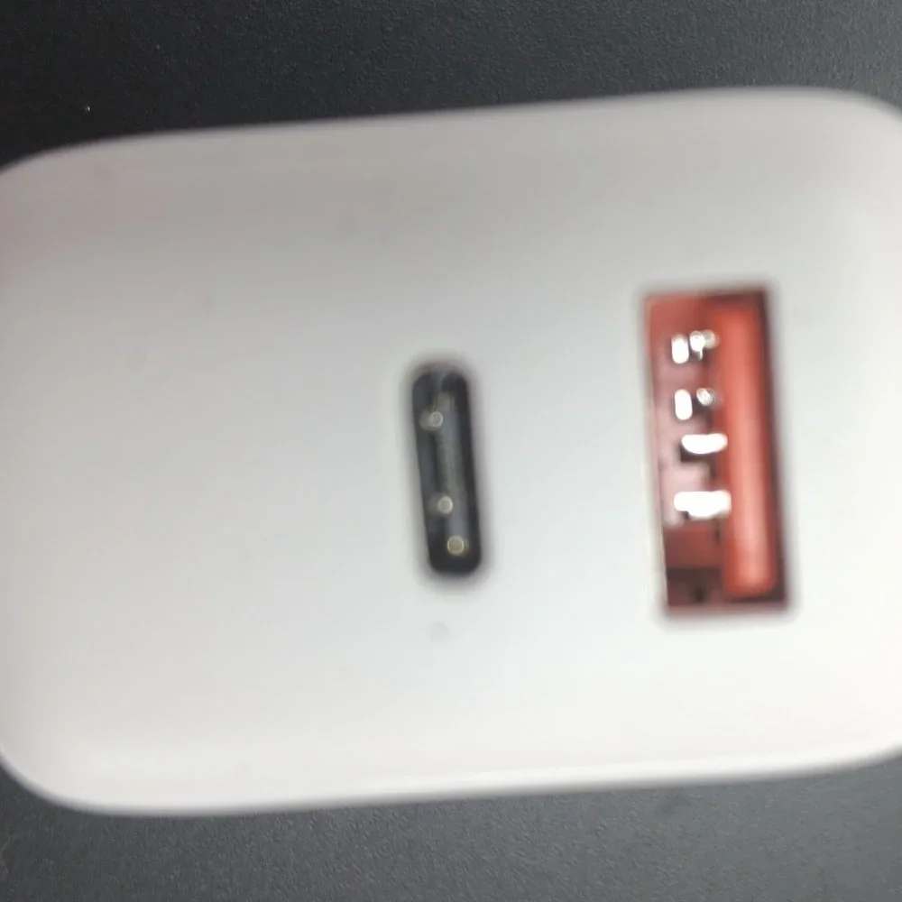 USB WALL CHARGER, DUAL PORT, NEW